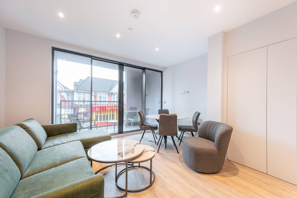 Property photo 2 of 11