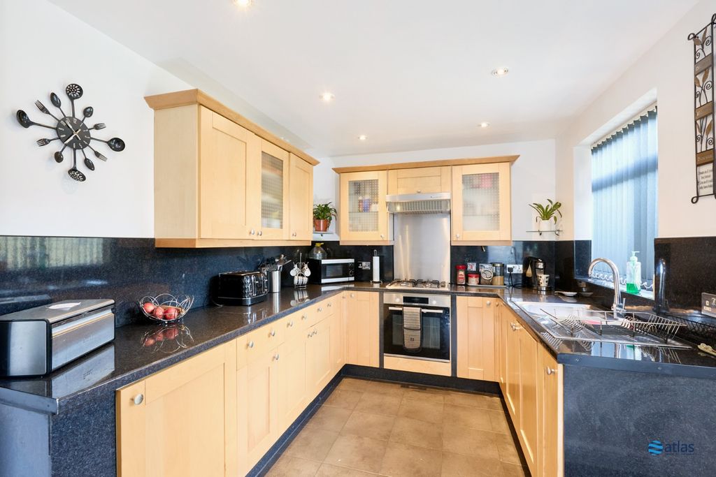 Property photo 3 of 15 Kitchen