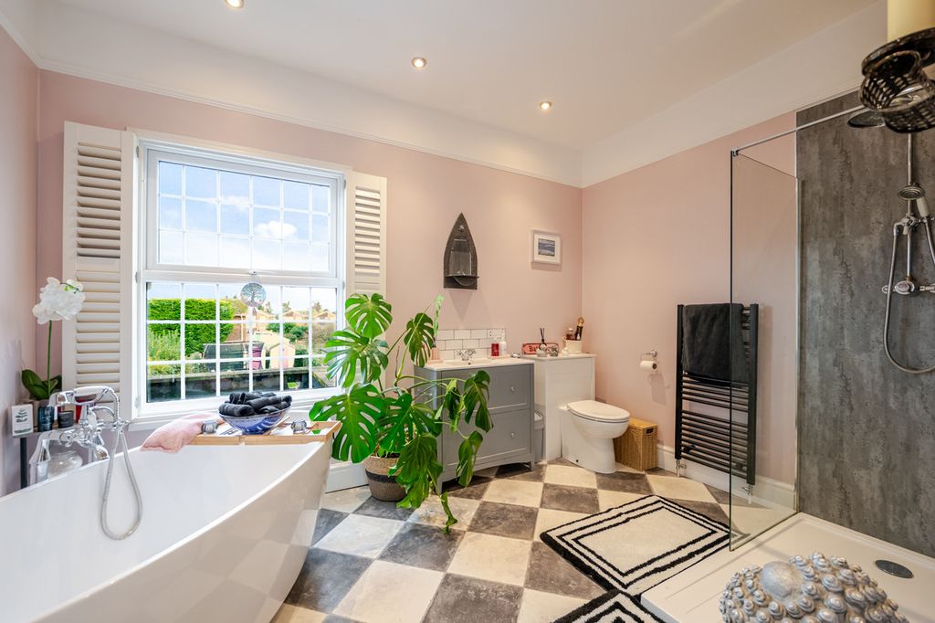 Property photo 3 of 27