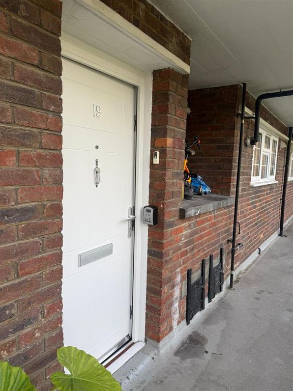 Property photo 2 of 25 Maindoor.Jpeg