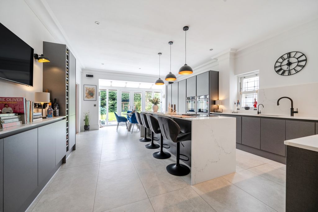 Property photo 2 of 30 1435571-10-69Cbaa...