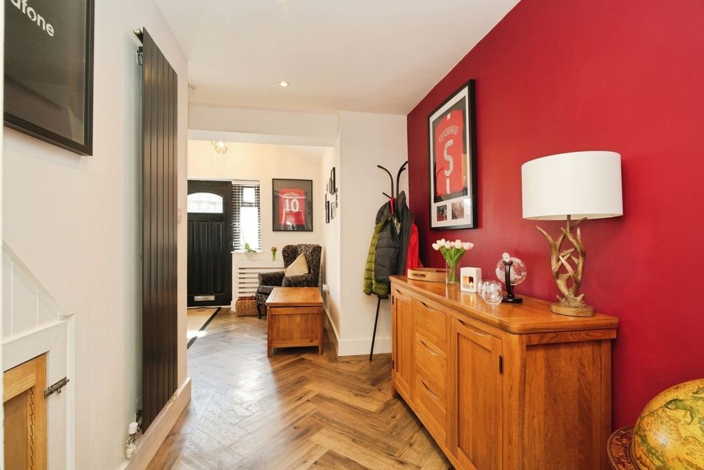 Property photo 3 of 12 Hallway