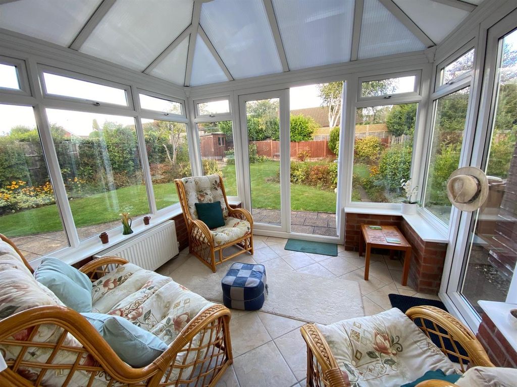 Property photo 3 of 16 Conservatory.Jpg