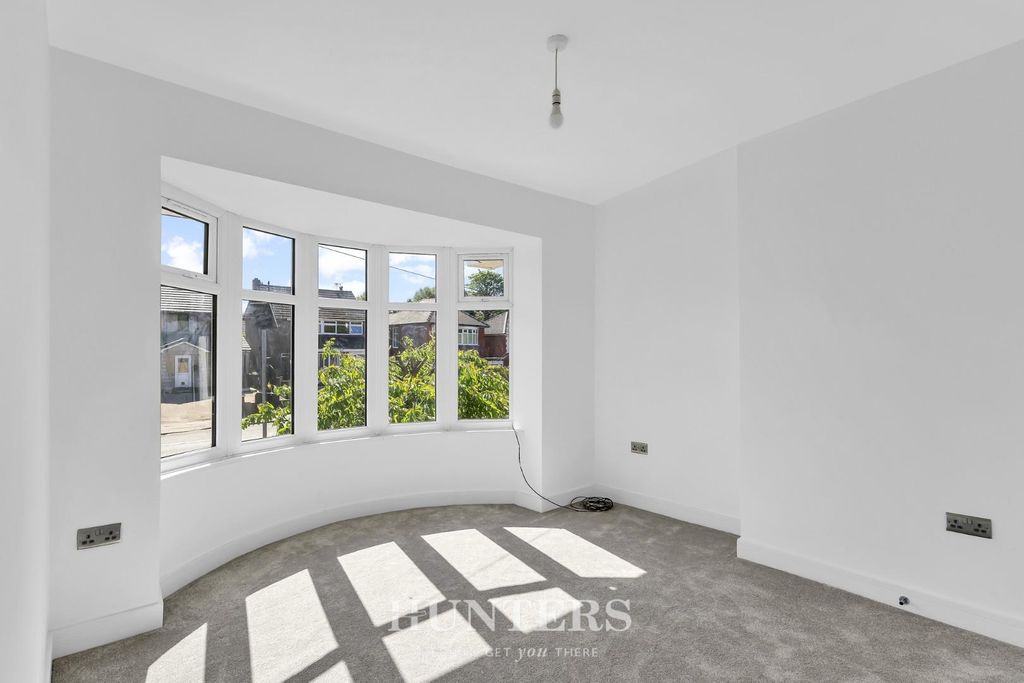 Property photo 2 of 38 Manchester Road (10).Jpg