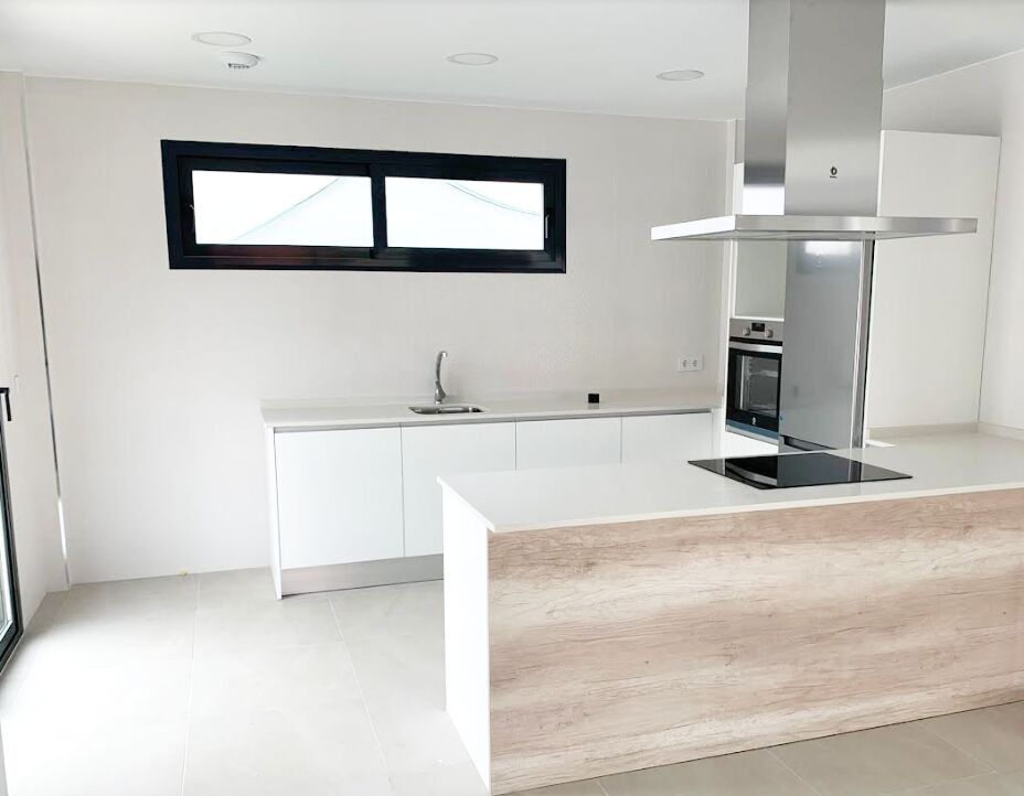 Property photo 3 of 18 Photo 2