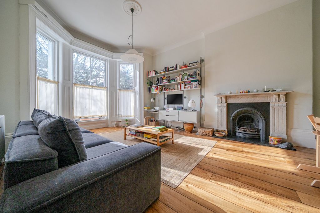 Property photo 1 of 20 Reception/Kitchen
