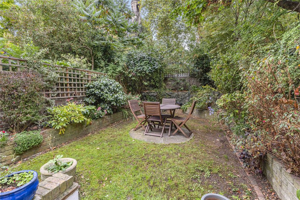 Property photo 3 of 23 Garden