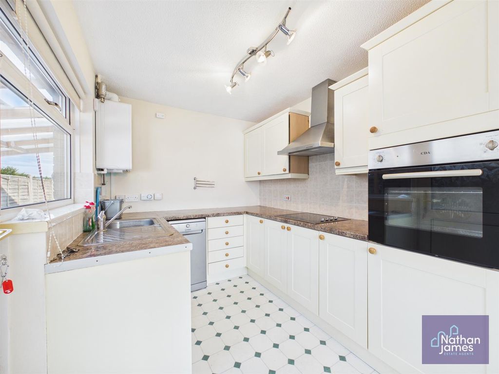 Property photo 3 of 13 Kitchen