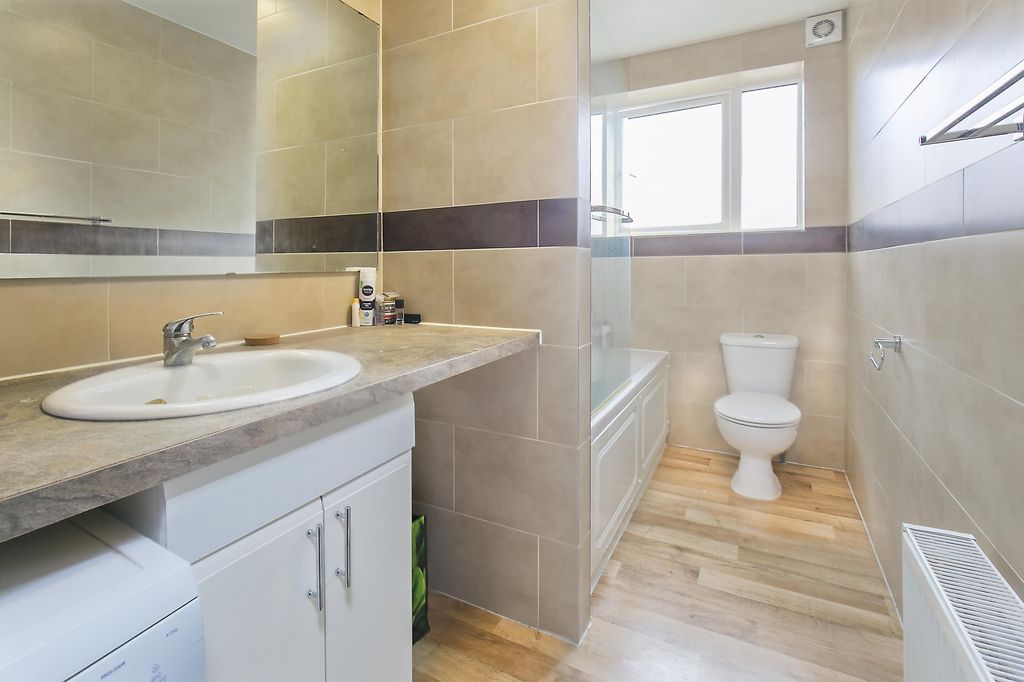 Property photo 2 of 8 Bathroom