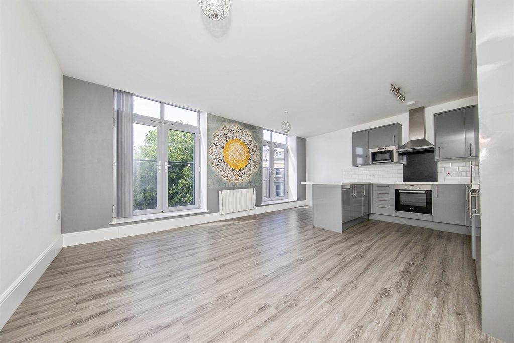 Property photo 2 of 12