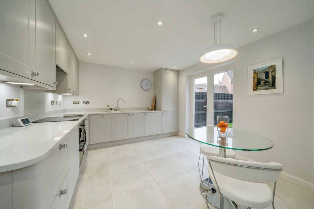 Property photo 3 of 24