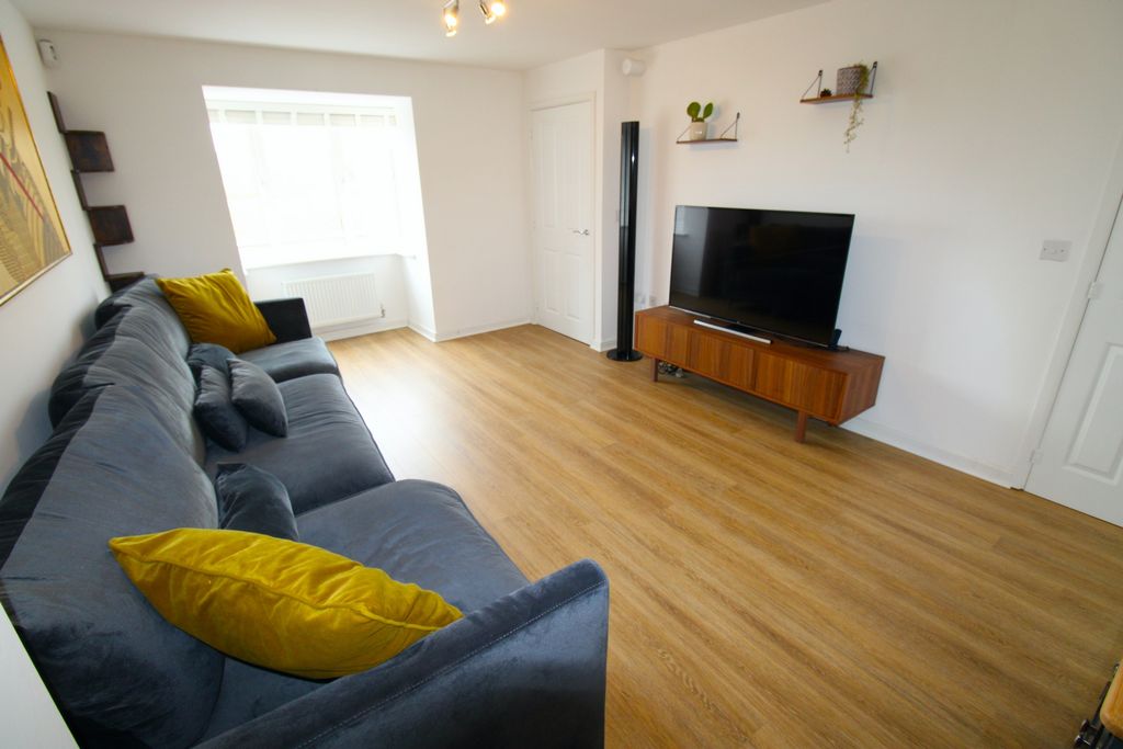 Property photo 2 of 16 Photo 3