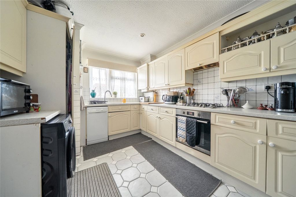 Property photo 3 of 17 Picture No. 02