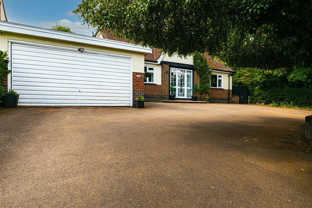 Property photo 3 of 35