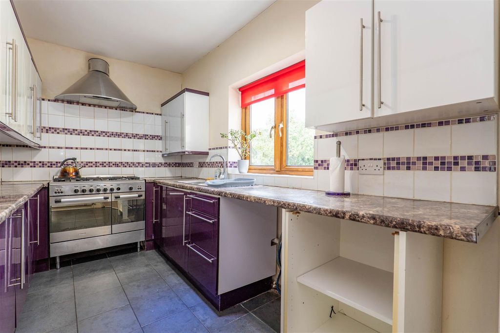 Property photo 3 of 39 Kitchen