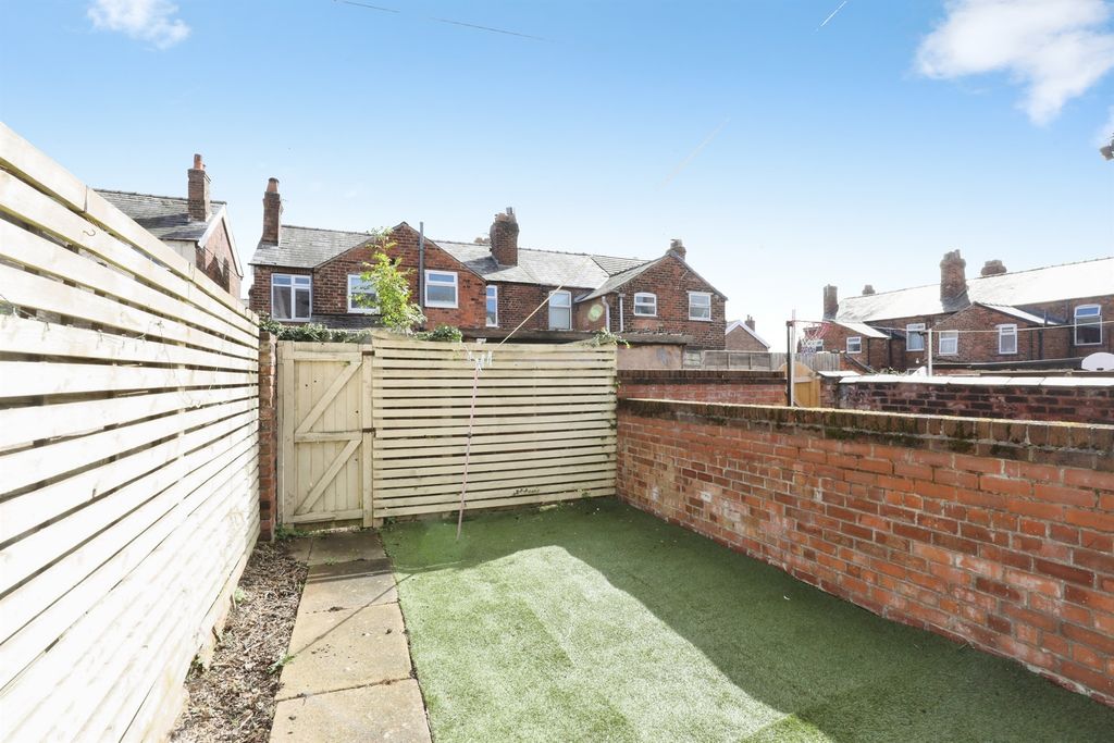 Property photo 2 of 17