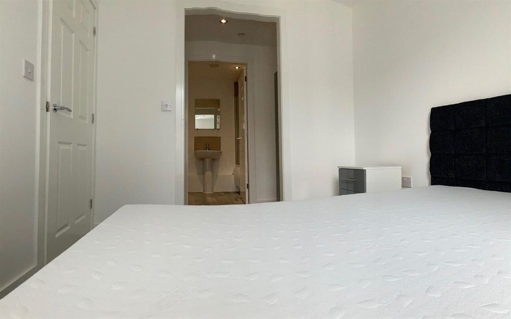 Property photo 3 of 11 Bright, Clean Bedroom With Built-In Storage...