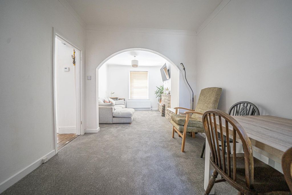 Property photo 3 of 12 Loung2.Png