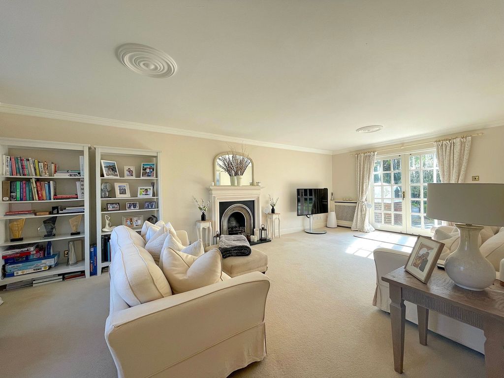 Property photo 2 of 50 Living Room (1)