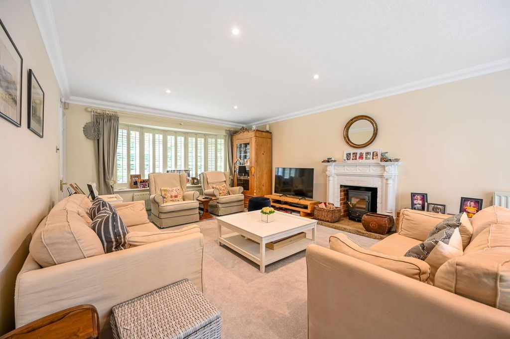 Property photo 3 of 38