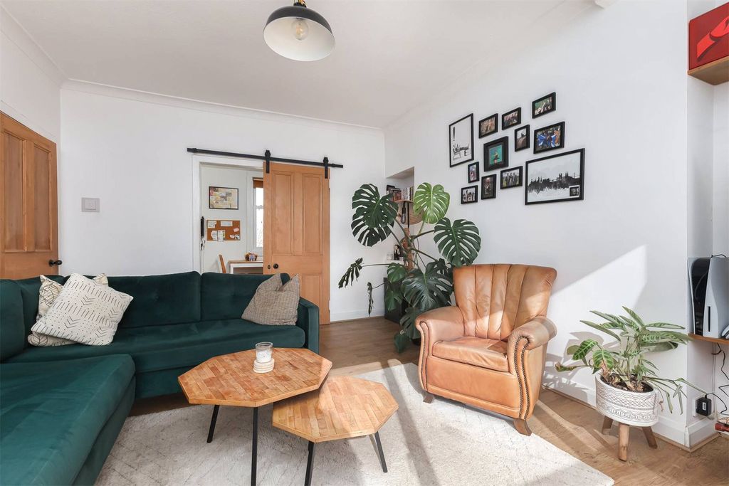 Property photo 3 of 19 Picture No. 04