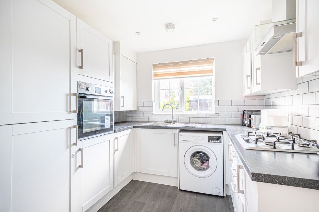 Property photo 2 of 18 698438_1_005