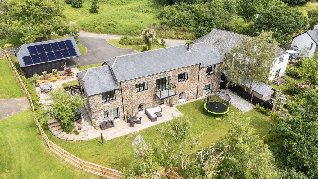 Property photo 2 of 37