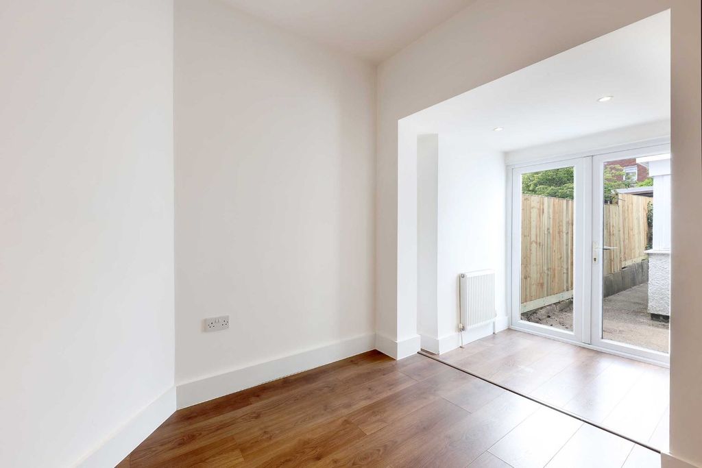 Property photo 3 of 14 Picture No. 05