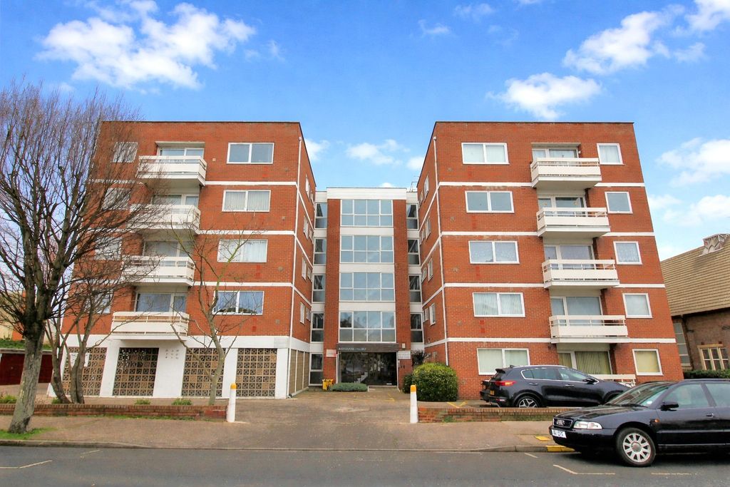 Property photo 1 of 15 Landseer Court, Carnarvon Road, Clacton On Sea.