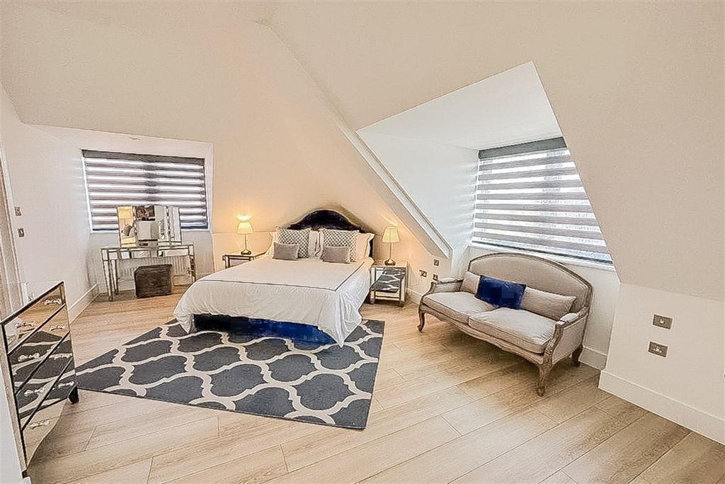 Property photo 1 of 7 (Main)