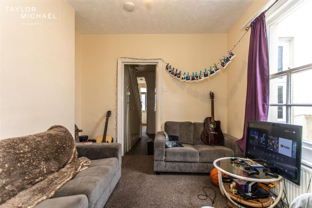 Property photo 3 of 16 Living Room