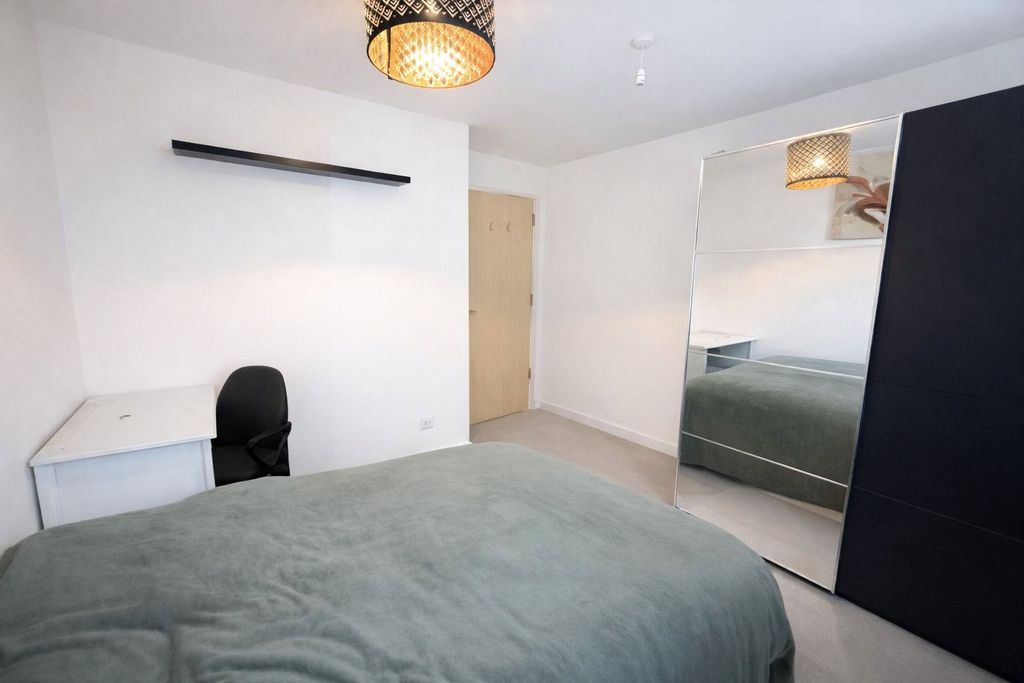 Property photo 3 of 6 Bedroom