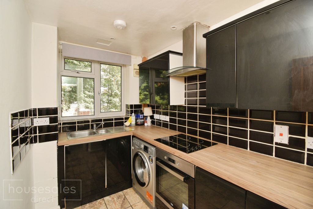 Property photo 2 of 5