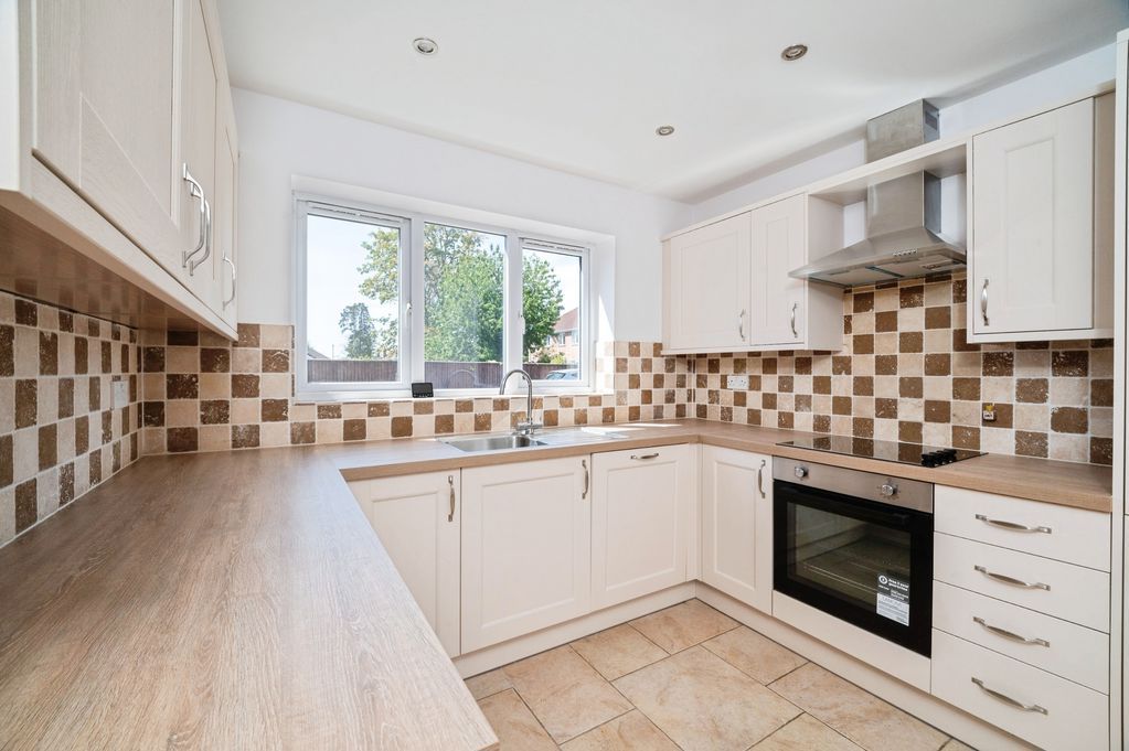 Property photo 2 of 12 Kitchen