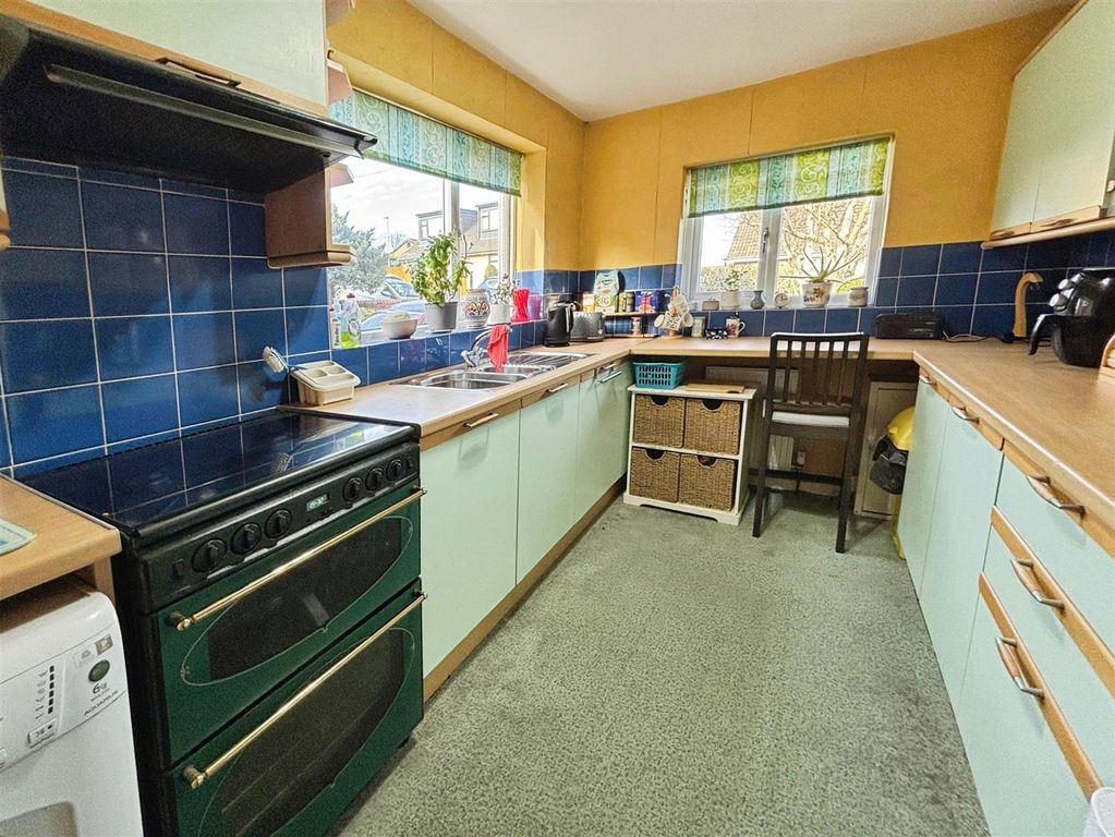 Property photo 2 of 16 Kitchen