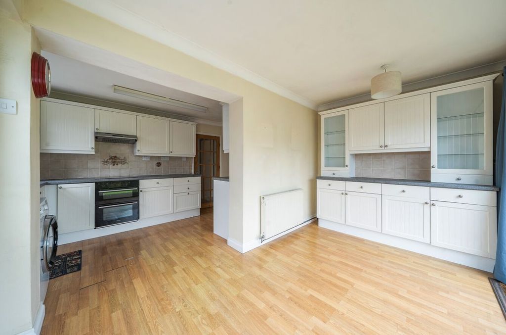 Property photo 3 of 14 14390431169Ccec92B23B2