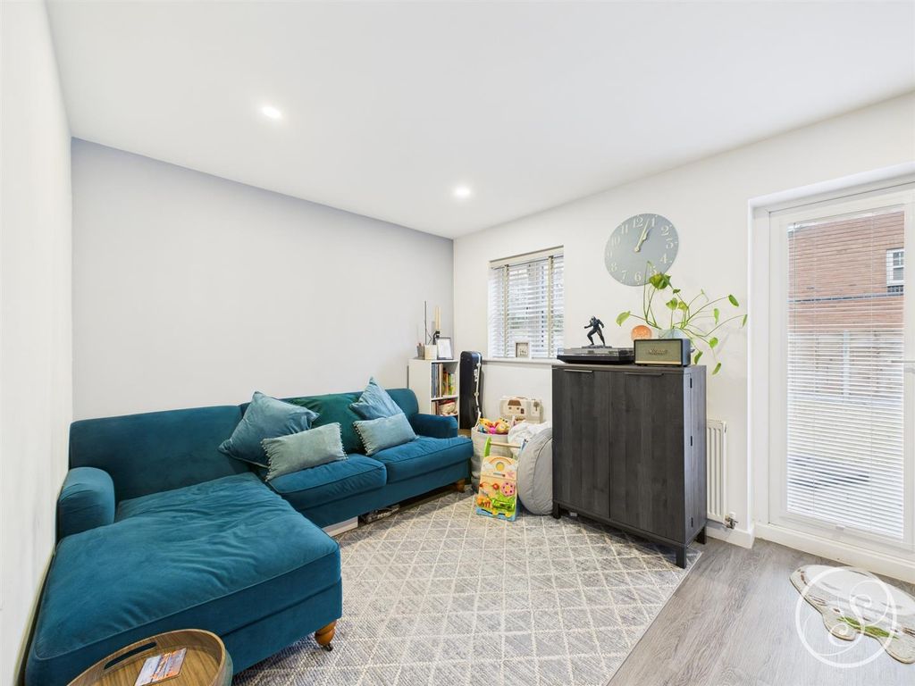 Property photo 2 of 12 Lounge/Dining Area/Kitchen