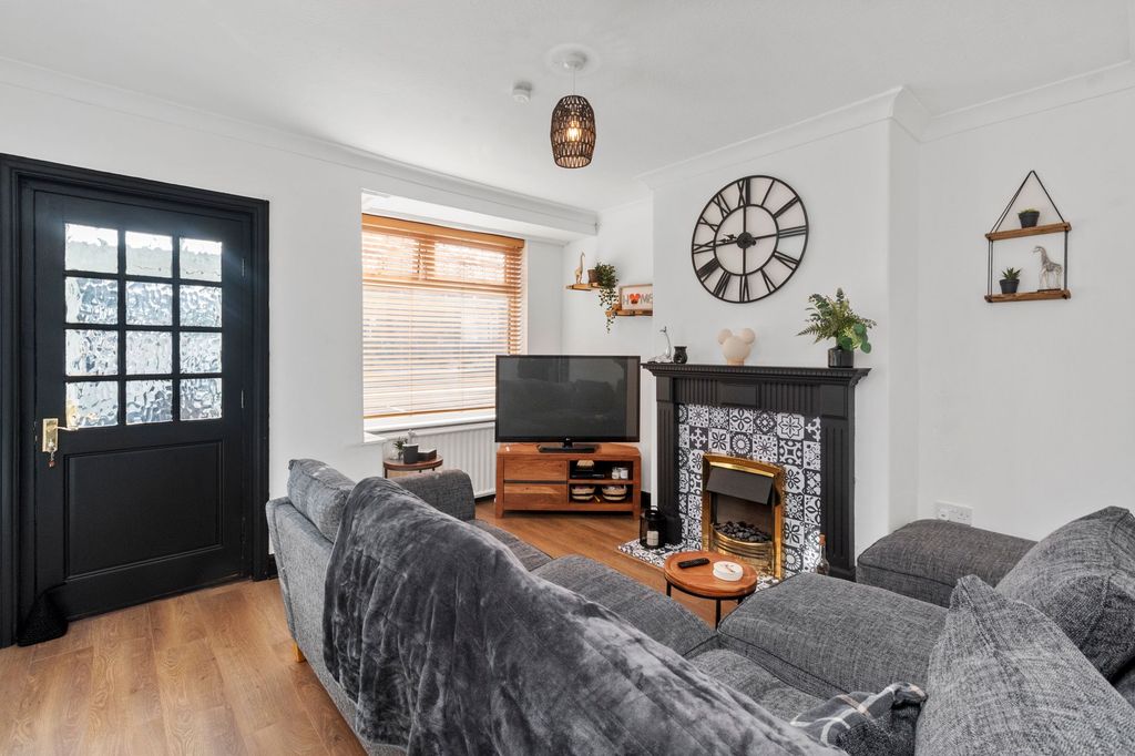 Property photo 2 of 27