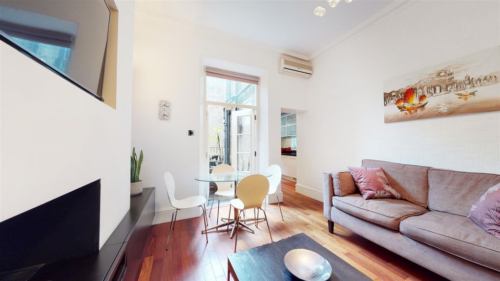 Property photo 2 of 10 Bernard-St-Bloomsbury-London-UK-07032020_114831.Jp