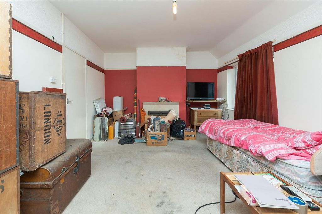 Property photo 2 of 19 41-Dangerfield-Bs13-8Ds-3.Jpg