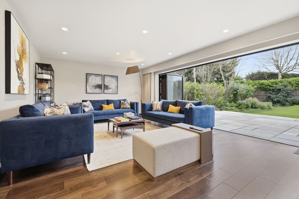 Property photo 2 of 32