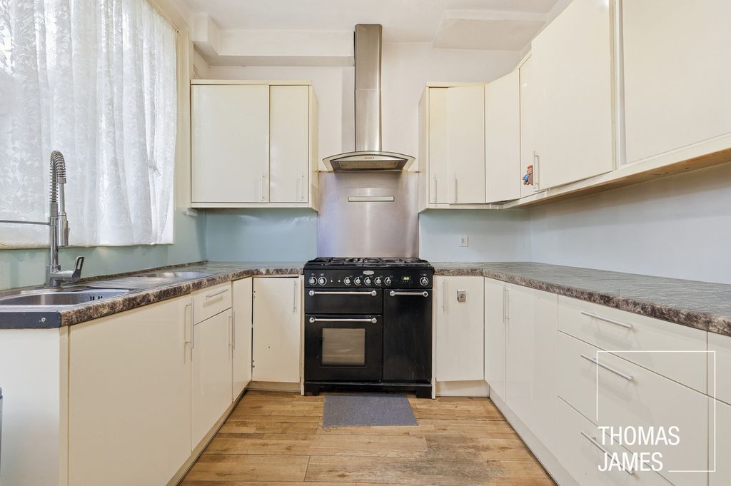 Property photo 2 of 27