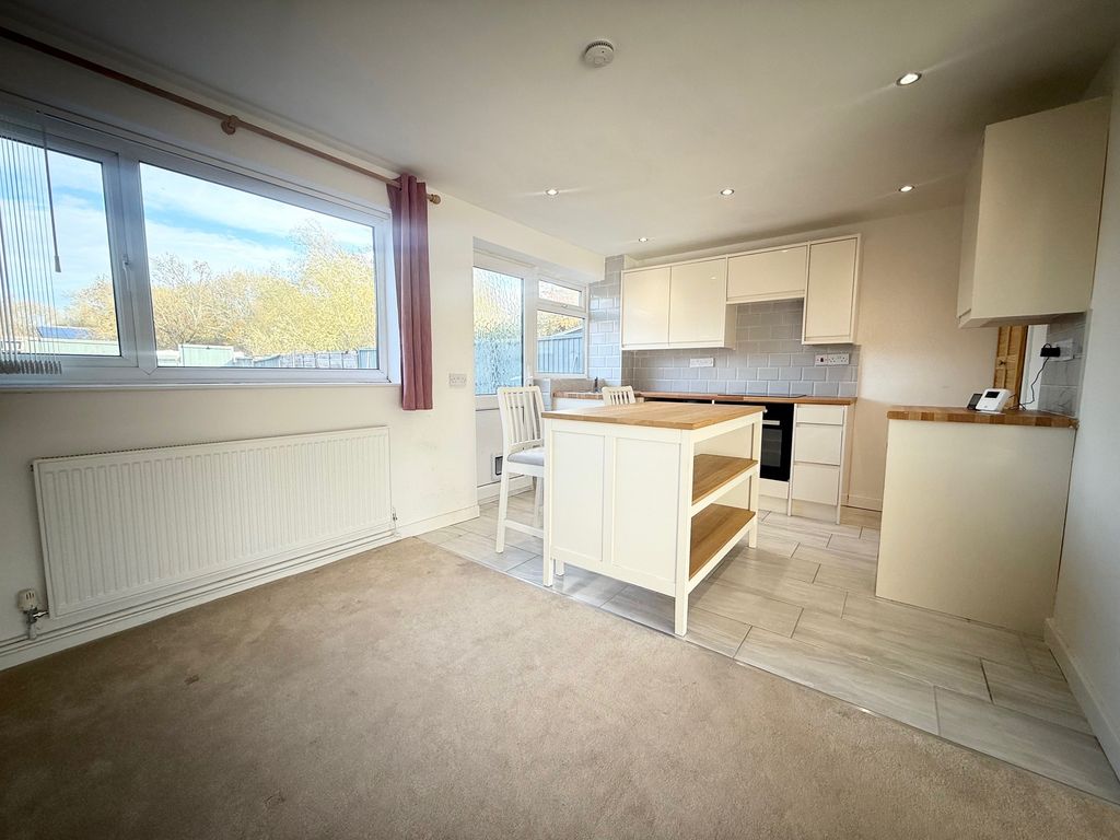 Property photo 2 of 12 Kitchen