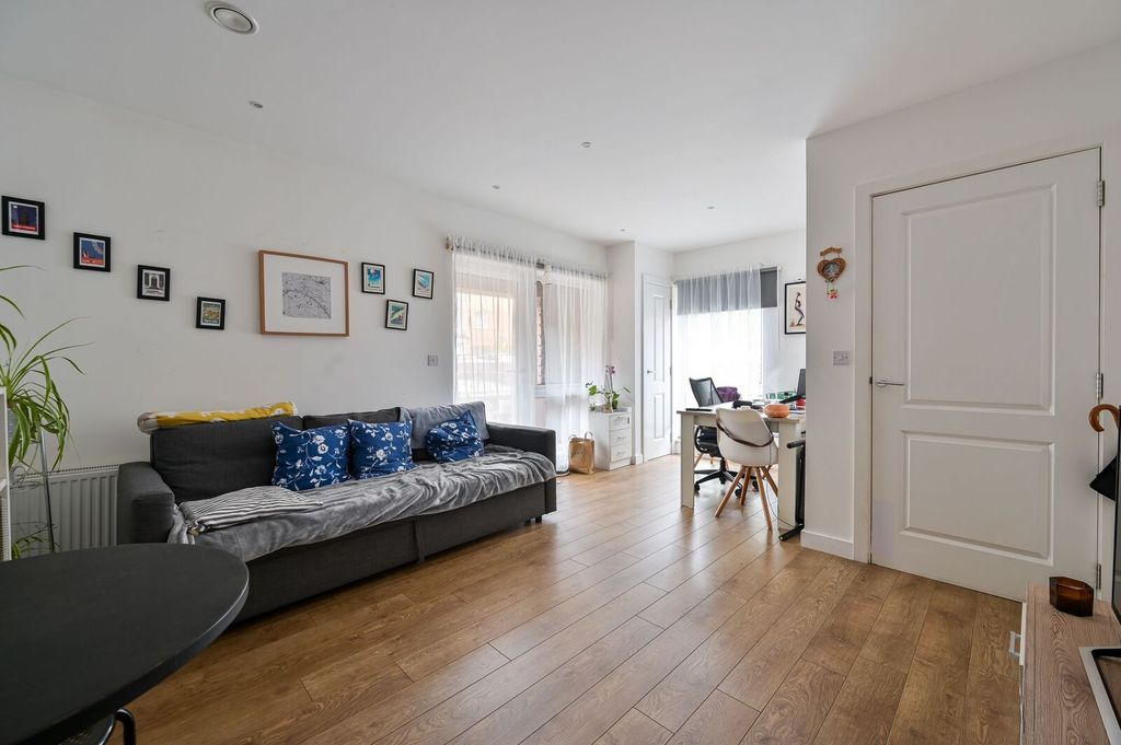 Property photo 1 of 9