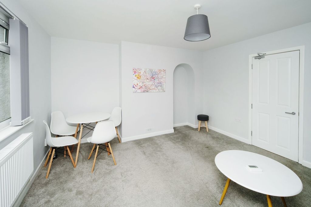 Property photo 1 of 19 Bright, Freshly Decorated Living Room With Neutral...