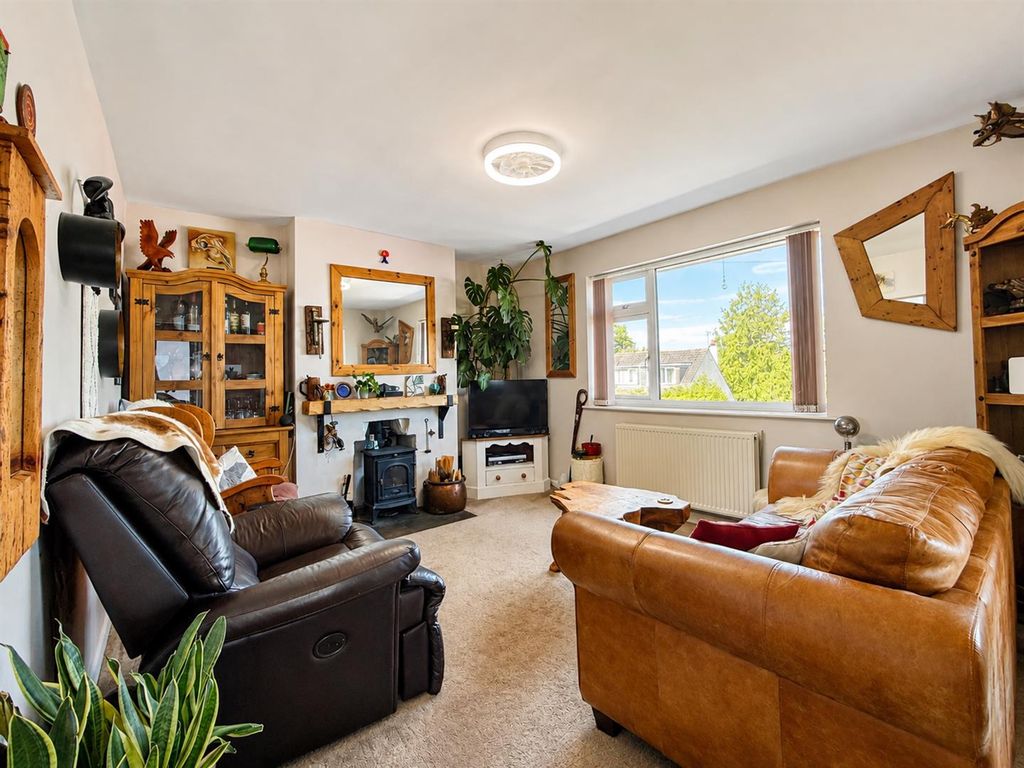 Property photo 3 of 18 Lounge.Png