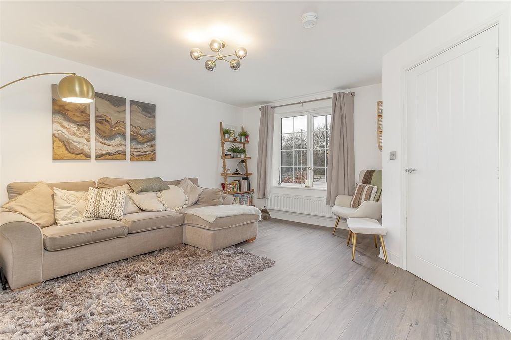 Property photo 2 of 25 Lounge - B.Jpg