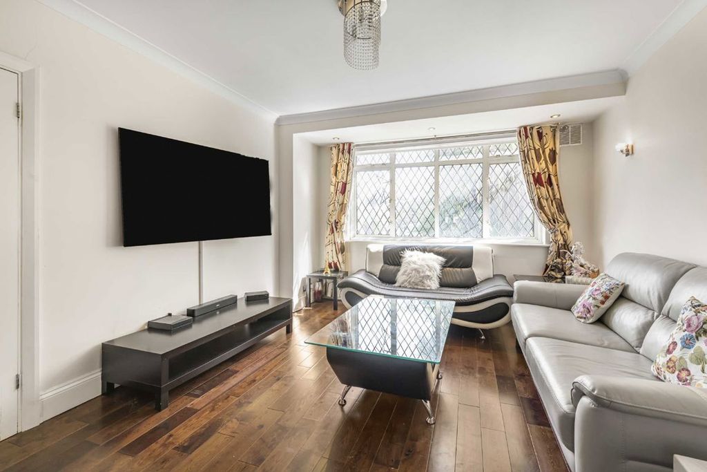 Property photo 2 of 8