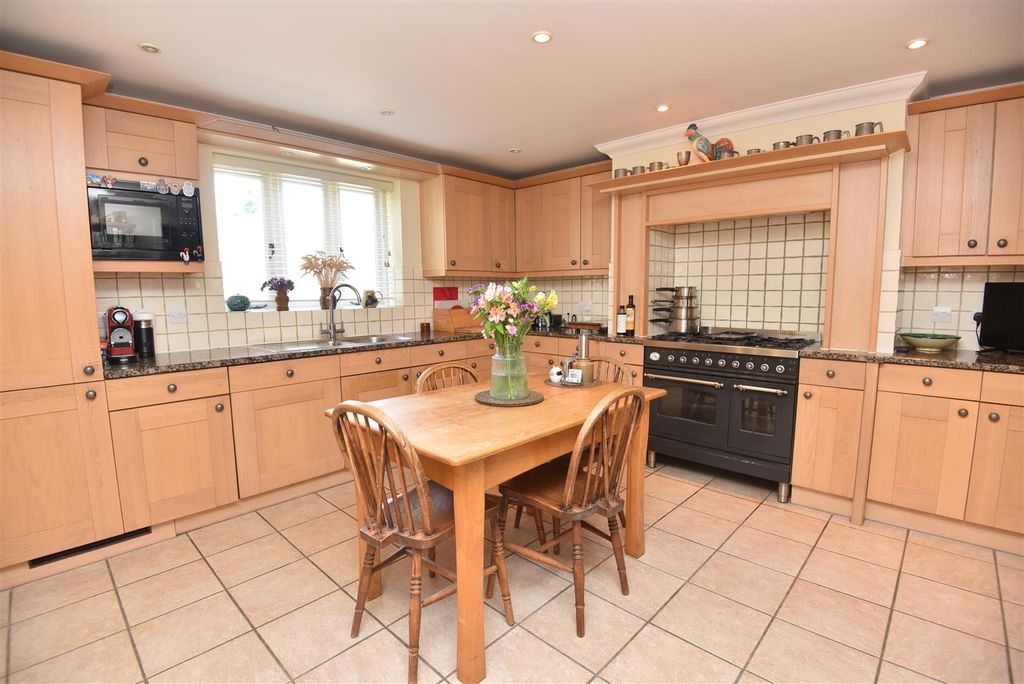 Property photo 2 of 12 Kitchen/Breakfast Room
