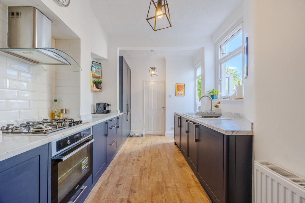 Property photo 2 of 17 Kitchen
